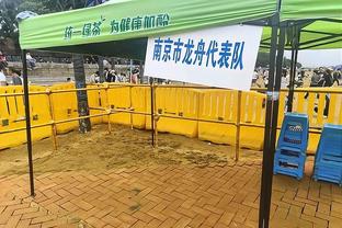 简直是犯罪！拉塞尔半场首发出战 4投0中得分零蛋 场上表现灾难